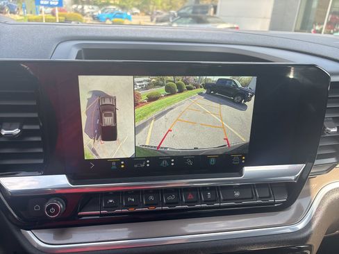 Used 2022 Chevrolet Silverado 1500 High Country w/ High Country Premium Package image 18