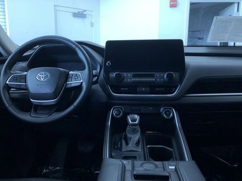 Certified 2025 Toyota Grand Highlander AWD image 17