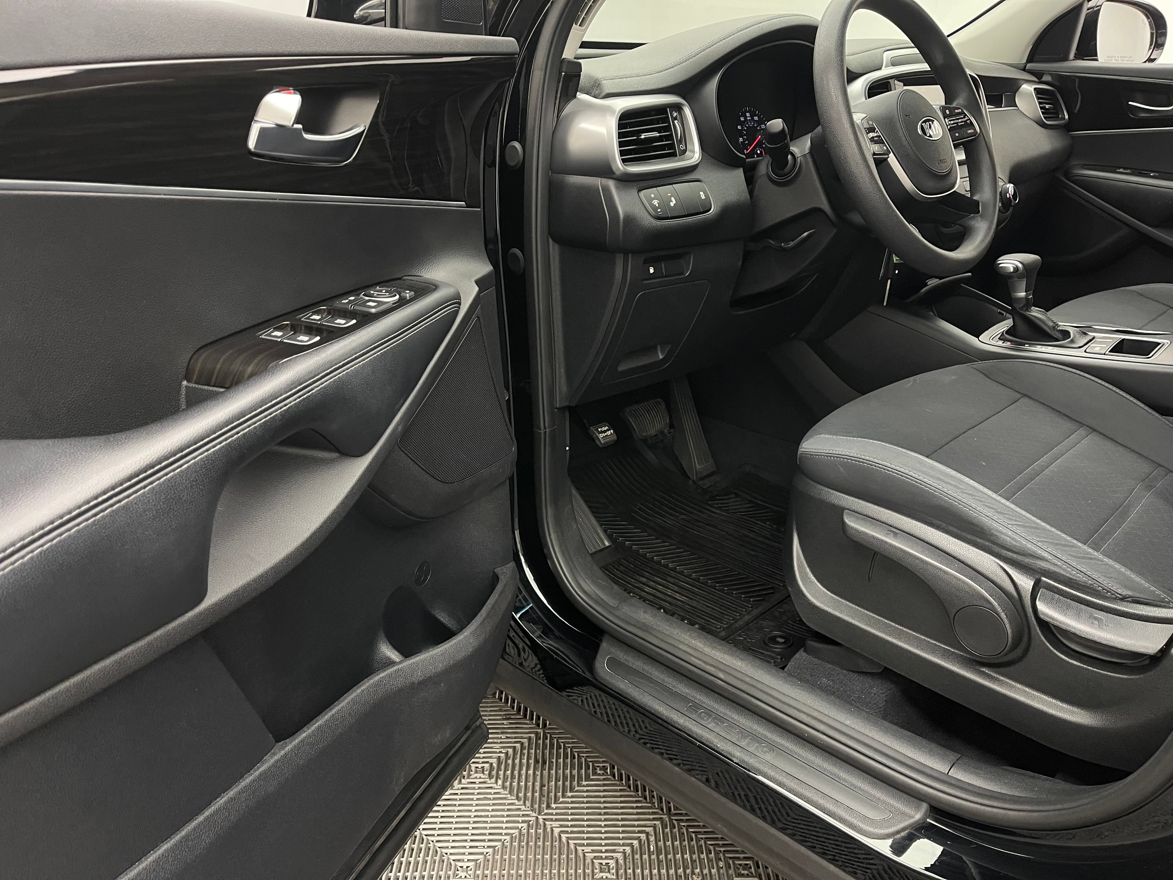 Used 2020 Kia Sorento LX FWD image 13