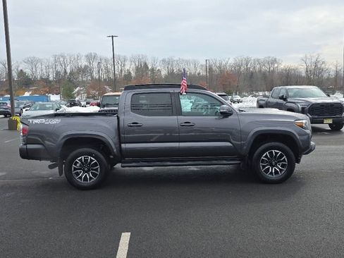 Used 2021 Toyota Tacoma TRD Sport w/ Technology Package image 7