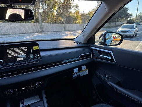 New 2025 Mitsubishi Outlander SE image 27