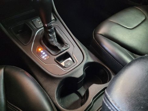 Used 2019 Jeep Cherokee Latitude Plus w/ Comfort/Convenience Group image 26