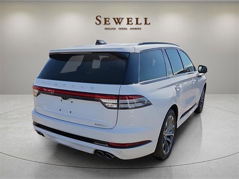 New 2026 Lincoln Aviator 2WD w/ Jet Appearance Package image 4