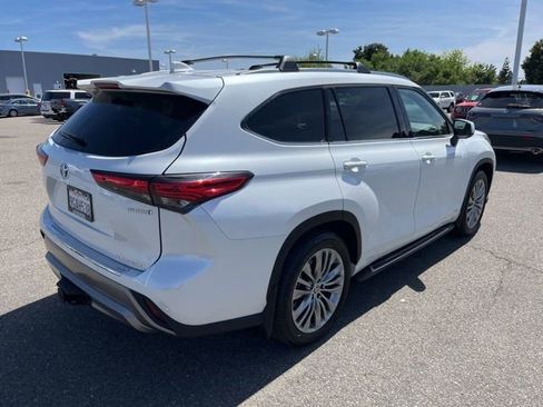 Used 2023 Toyota Highlander Platinum image 5