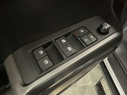 Used 2020 Toyota Tacoma TRD Sport w/ TRD Premium Sport Package AWD/4WD image 10