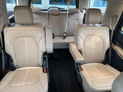 Used 2024 Ford Expedition Limited image 35