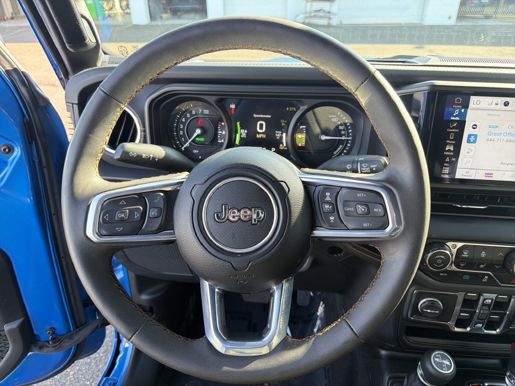 Used 2024 Jeep Wrangler Unlimited Sahara w/ Technology Group AWD/4WD image 22