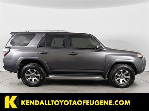 Used 2016 Toyota 4Runner SR5 image 6
