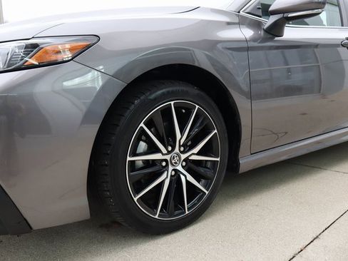 Used 2023 Toyota Camry SE image 6