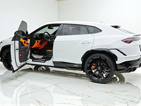 Used 2024 Lamborghini Urus S image 7