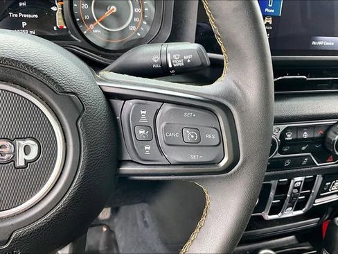 Used 2024 Jeep Gladiator Sport image 11
