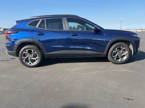 Certified 2024 Chevrolet Trax LT w/ LT Convenience Package image 4