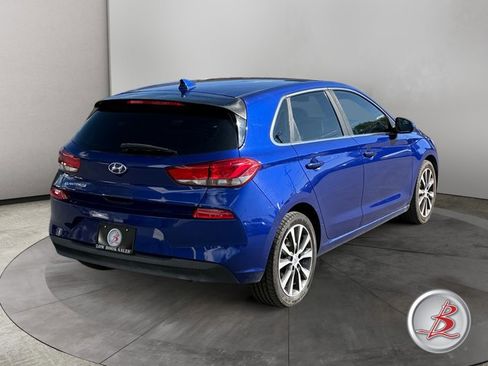 Used 2019 Hyundai Elantra GT FWD image 7