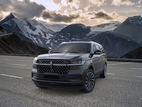 New 2026 Lincoln Navigator L Black Label image 2
