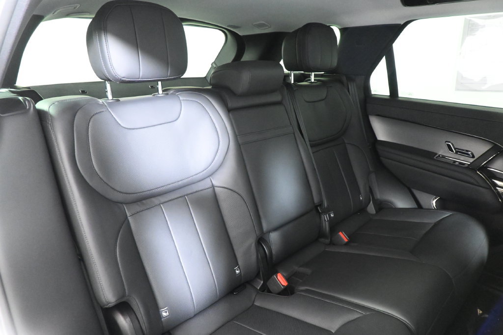 Used 2024 Land Rover Range Rover Sport SE AWD/4WD image 34