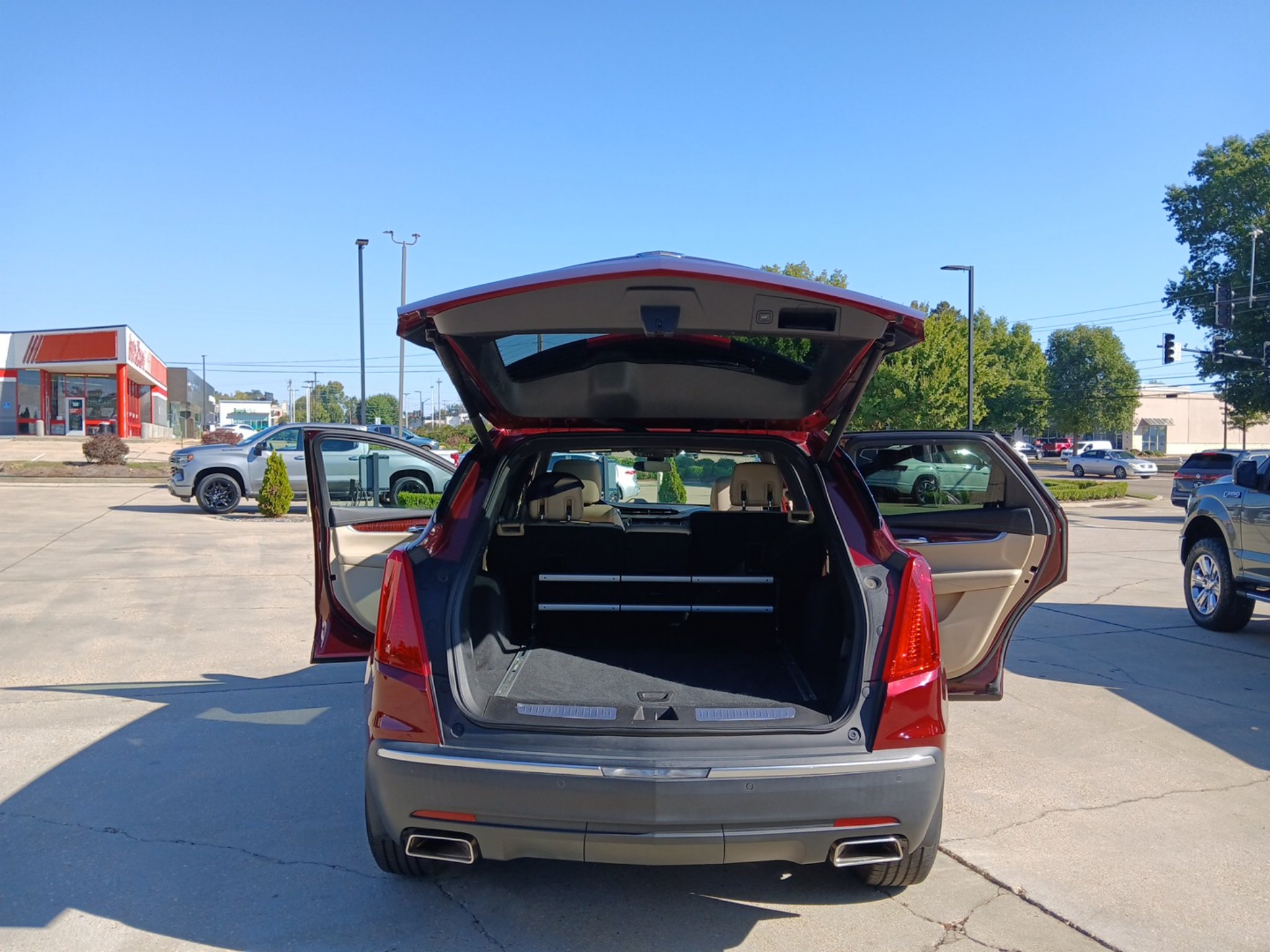 Used 2017 Cadillac XT5 Luxury w/ Driver Awareness Package FWD image 23
