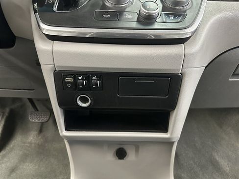 Used 2015 Toyota Sienna XLE AWD/4WD image 22