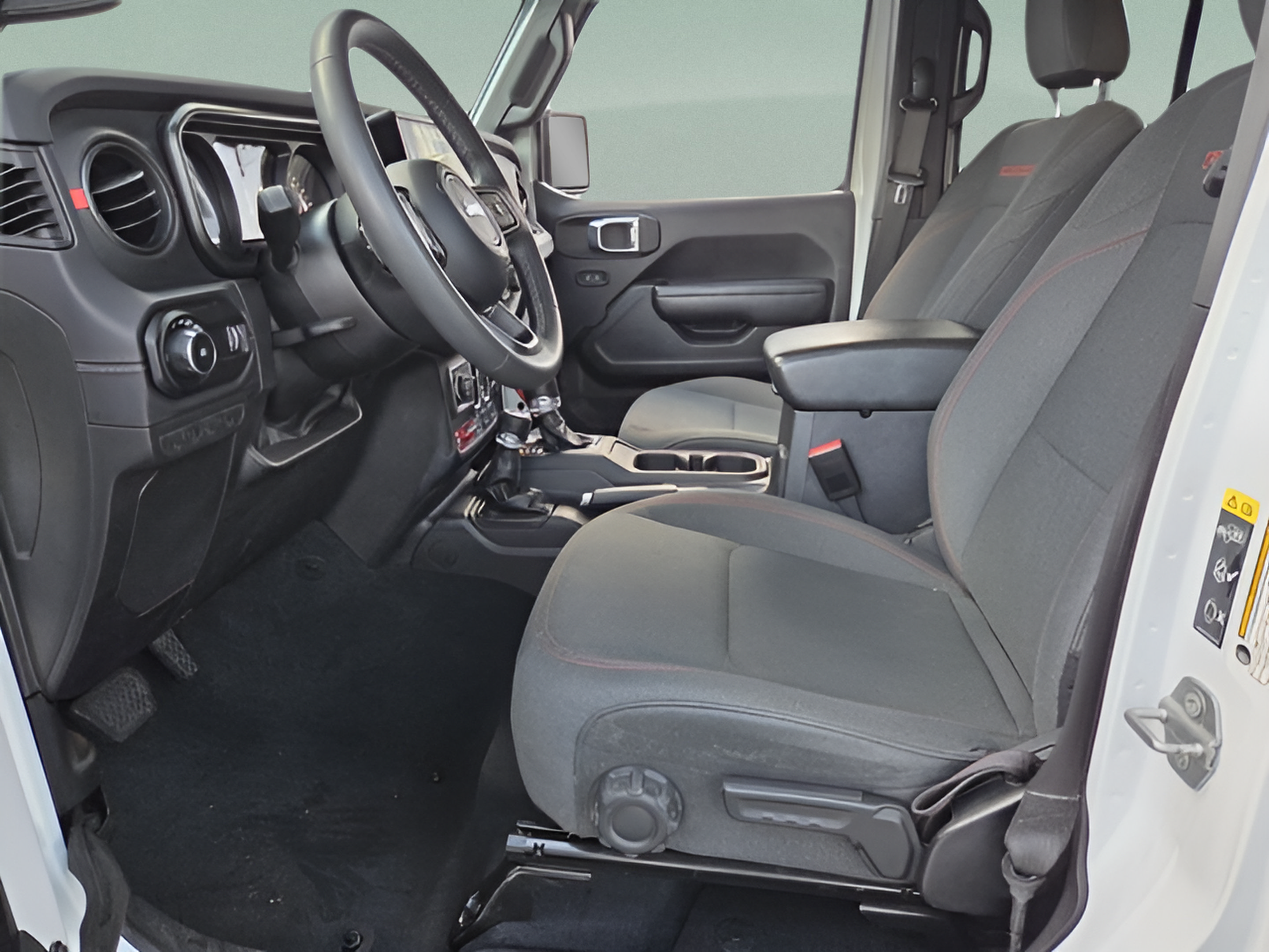 Used 2025 Jeep Wrangler Unlimited Rubicon AWD/4WD image 9