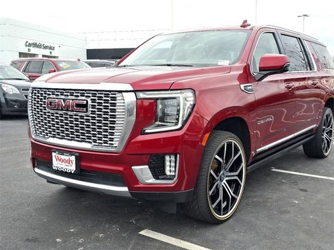 Used 2021 GMC Yukon XL Denali w/ Denali Premium Package image 10