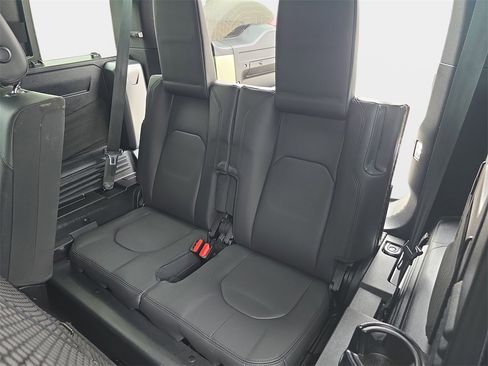 Certified 2023 Land Rover Defender 110 X-Dynamic SE image 12