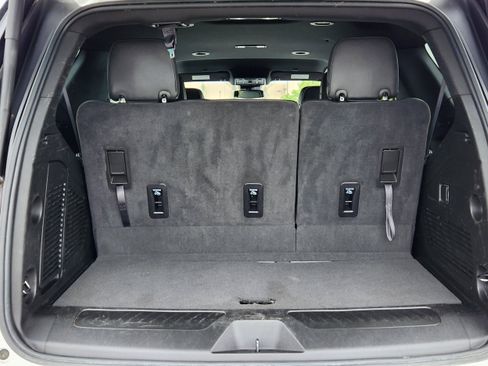 Used 2024 GMC Yukon SLT AWD/4WD image 12