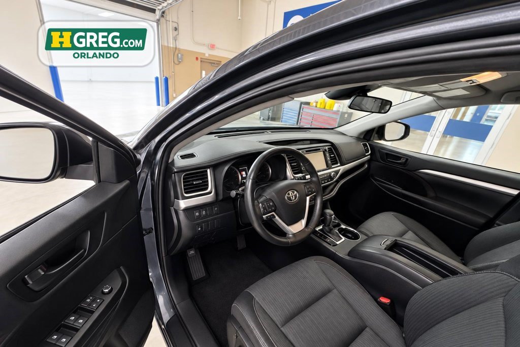 Used 2019 Toyota Highlander Plus AWD/4WD image 14