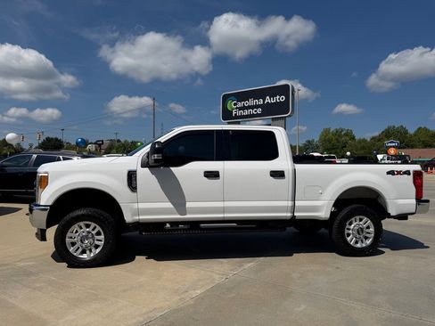 Used 2017 Ford F250 XLT AWD/4WD image 3