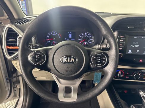 Used 2020 Kia Soul LX image 16