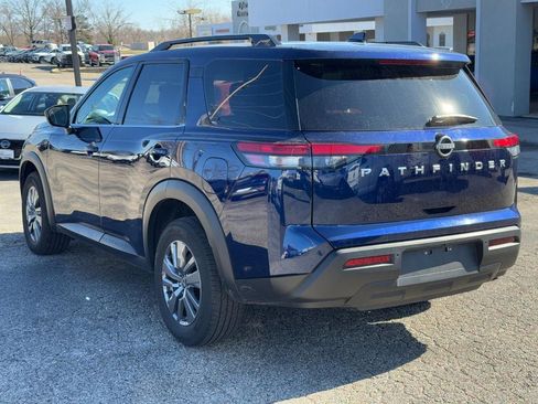 Used 2025 Nissan Pathfinder SV FWD image 5
