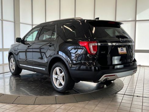 Used 2016 Ford Explorer XLT w/ Equipment Group 202A image 5