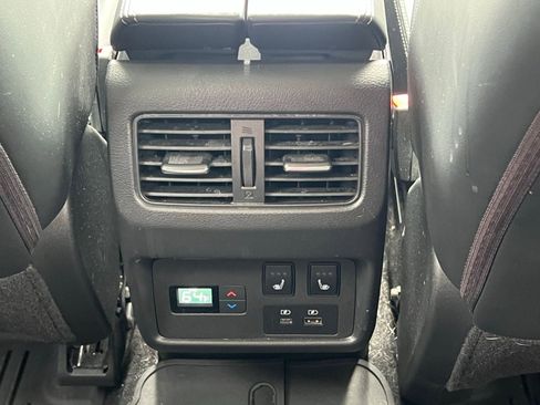 Used 2021 Nissan Rogue Platinum image 19