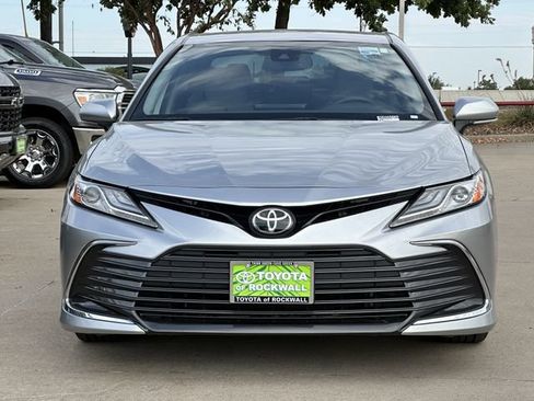 Used 2022 Toyota Camry XLE FWD image 7