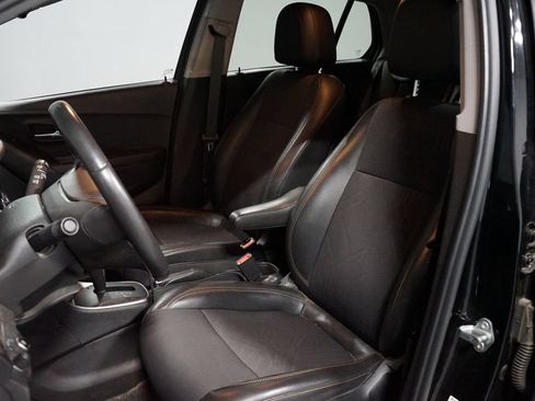 Used 2020 Chevrolet Trax LT w/ LT Convenience Package FWD image 6