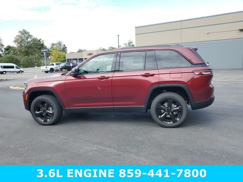 New 2025 Jeep Grand Cherokee 4WD image 8