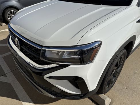 Used 2023 Volkswagen Taos SE image 6