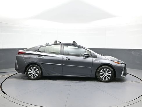 Used 2022 Toyota Prius Prime XLE image 5