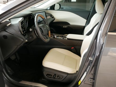 Used 2024 Lexus RX 350 Premium w/ Convenience Package FWD image 4