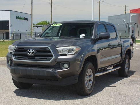Used 2017 Toyota Tacoma SR5 w/ Tow Package RWD image 23