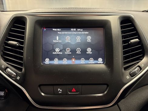 Used 2019 Jeep Cherokee Latitude Plus w/ Travel & Safety Group image 27