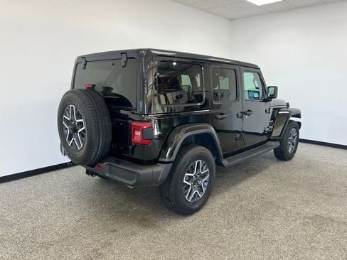 Used 2024 Jeep Wrangler Sahara image 19