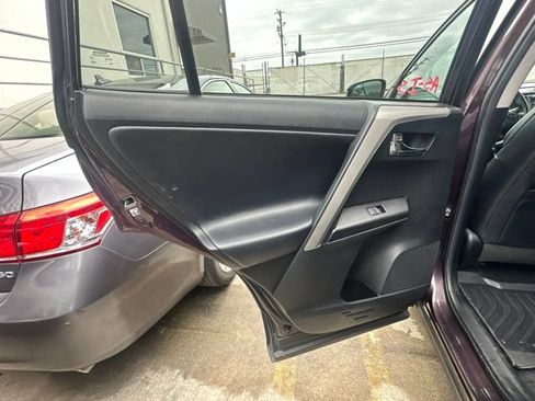 Used 2018 Toyota RAV4 XLE AWD/4WD image 8