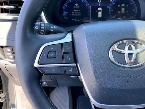 Used 2023 Toyota Highlander Platinum image 24