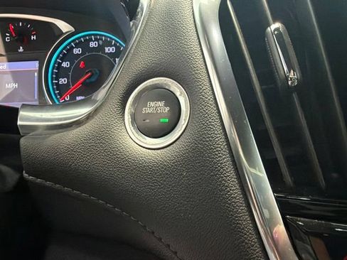 Used 2023 Chevrolet Traverse LT FWD image 25
