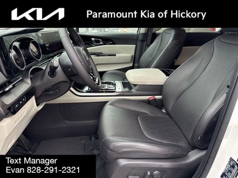 Used 2024 Kia Carnival EX image 37