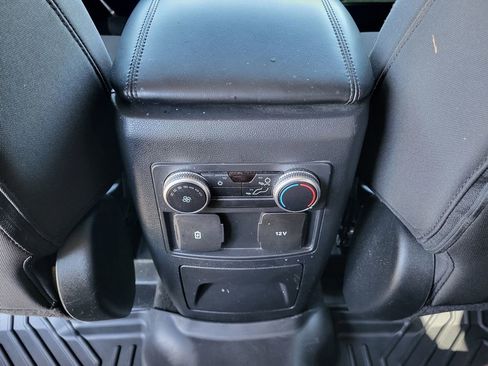 Used 2022 Ford Explorer XLT AWD/4WD image 23