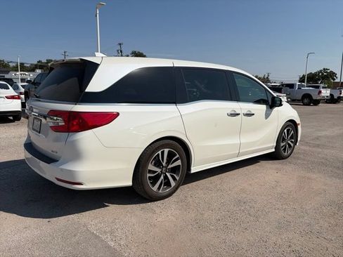 Used 2018 Honda Odyssey Elite image 3