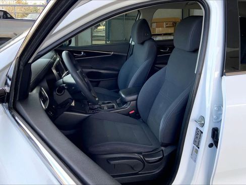 Used 2017 Kia Sorento LX image 8