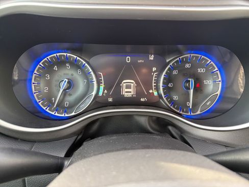 Used 2023 Chrysler Pacifica Touring-L image 15