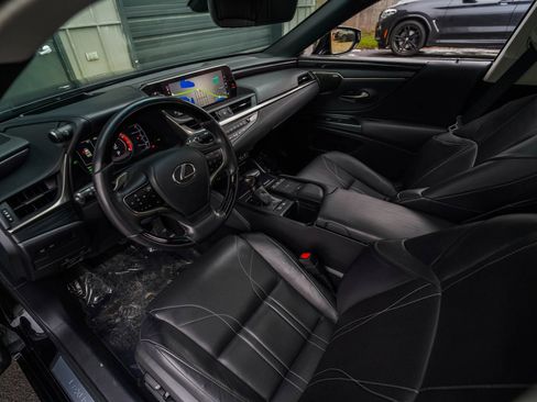 Used 2020 Lexus ES 300h Ultra Luxury image 12