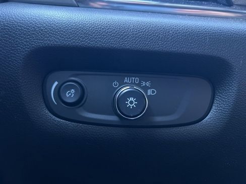 Used 2023 Chevrolet Traverse LS image 15